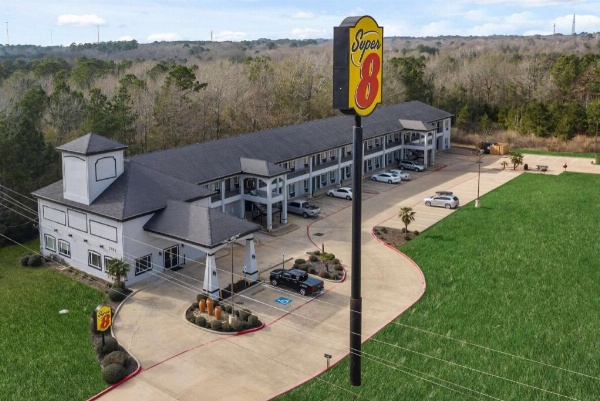 Super 8 by Wyndham Carthage TX image 14