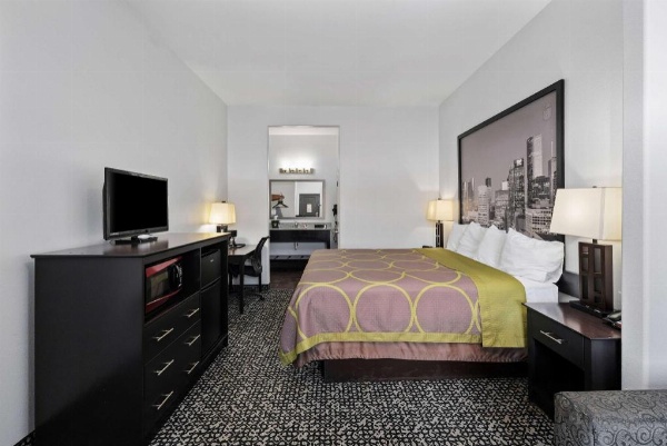 Super 8 by Wyndham Carthage TX image 22