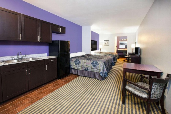 Super 8 by Wyndham Carthage TX image 25