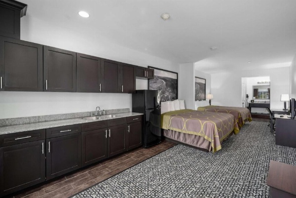 Super 8 by Wyndham Carthage TX image 26