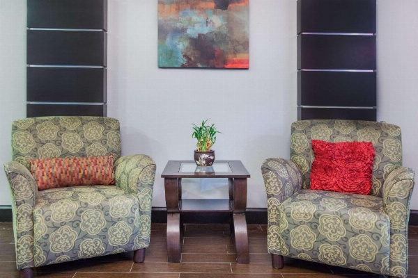 Super 8 by Wyndham Carthage TX image 6