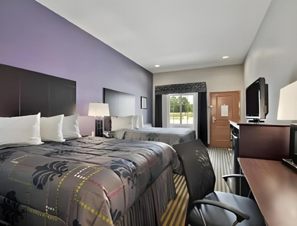 Super 8 by Wyndham Carthage TX image 7